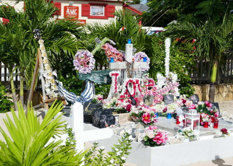 12. St Barth, la tombe de Johnny