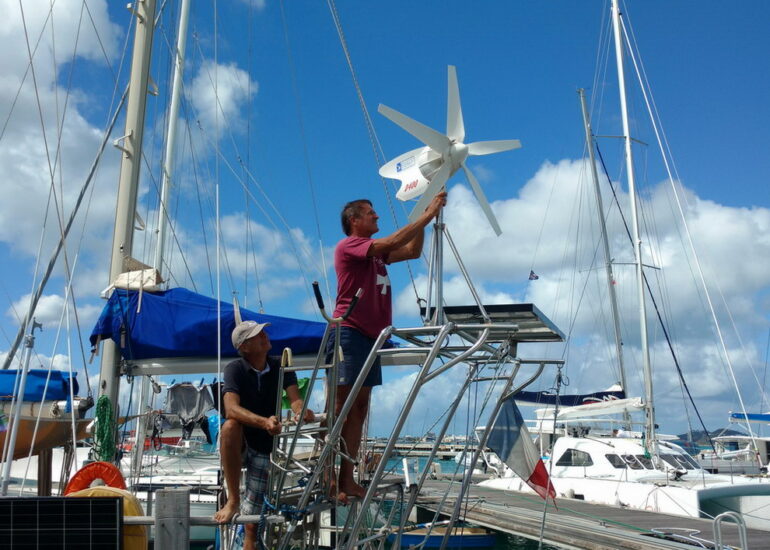 12. St Martin, marina Fort Louis, remplacement des charbons de l'éolienne
