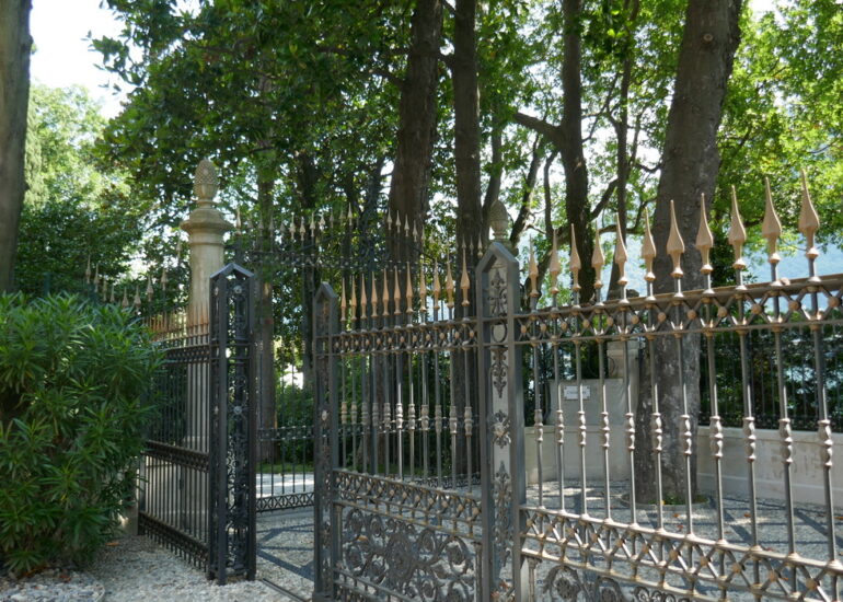 13. Lac de Côme, Laglio, entrée de la villa Oleandra appartenant à George Clooney