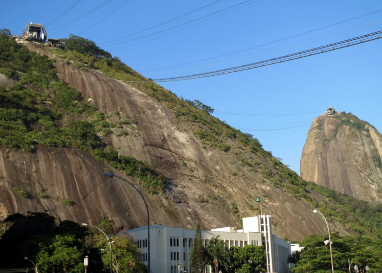 13. Le téléphérique du morro d'Urca et celui du Pain de Sucre