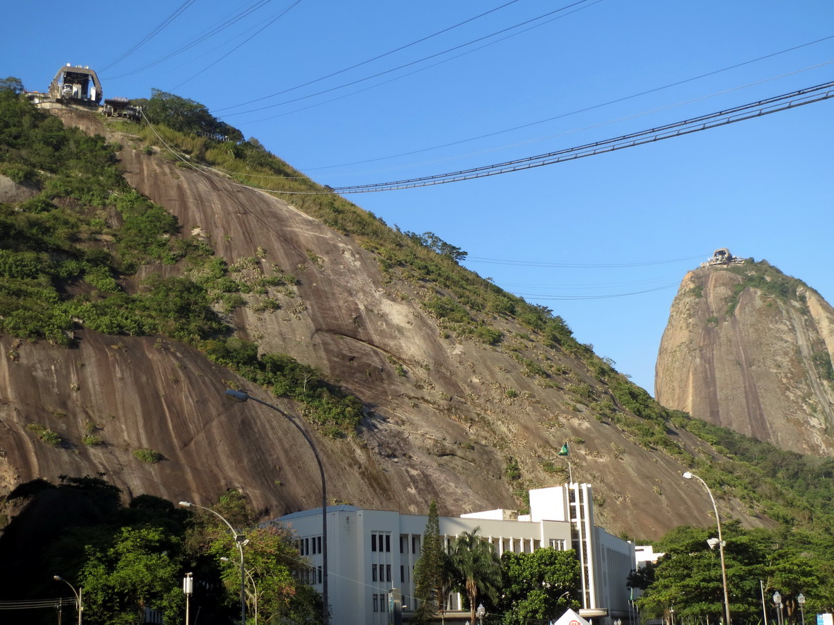 13. Le téléphérique du morro d'Urca et celui du Pain de Sucre