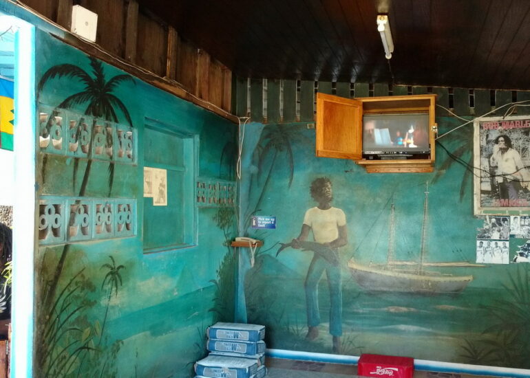 13. Mayreau, village de Tarzan, bar restaurant d'artiste