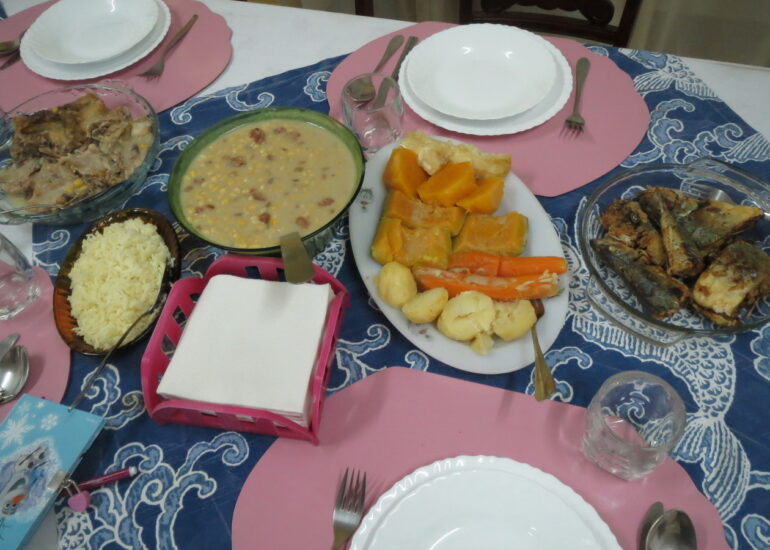 13. Pensaoa Alice, Cachupa, plat de la cuisine capverdienne