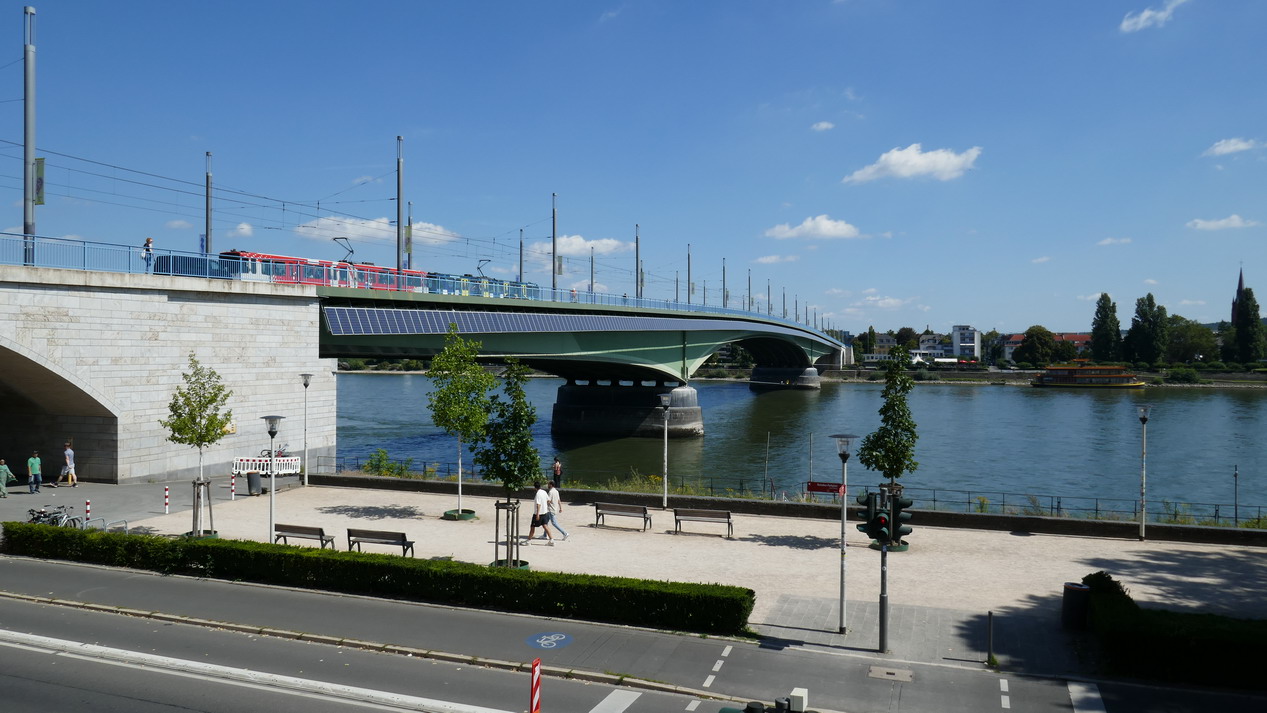 14. Bonn, le Rhin