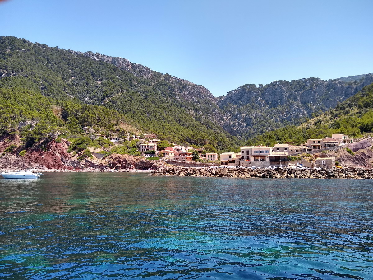 14. Le petit port de pêche de Valldemossa, situé en contrebas du village qui abrita George Sand et Frédéric Chopin durant l'hiver de 1838