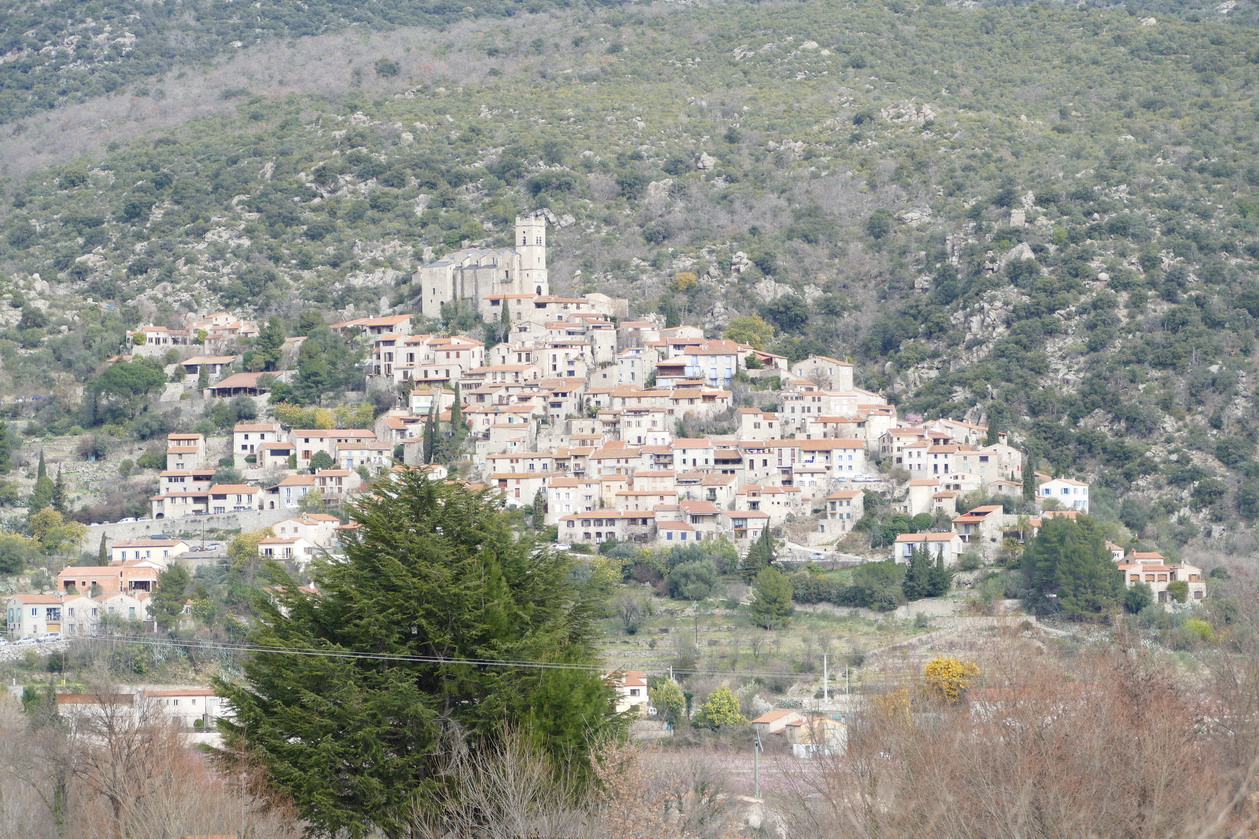 14. Le village fortifié de Eus