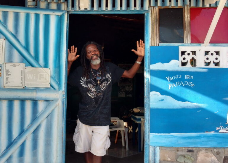14. Mayreau, village de Tarzan, bar restaurant d'artiste
