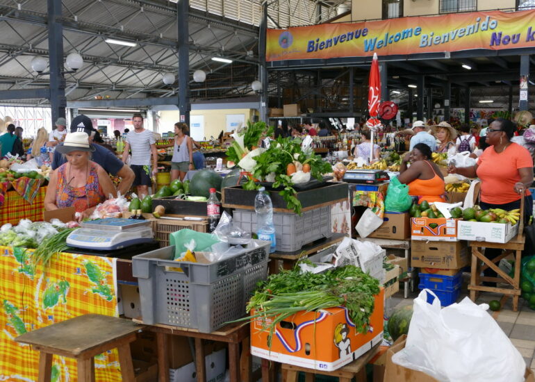 15. Fort-de-France ; le marché couvert