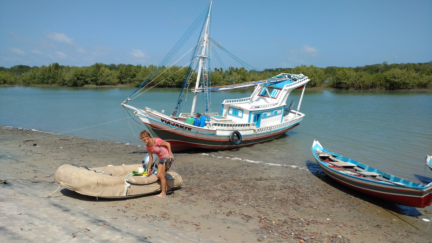 15. Le village de Bato Vento sur l'île de Maiao juste en face