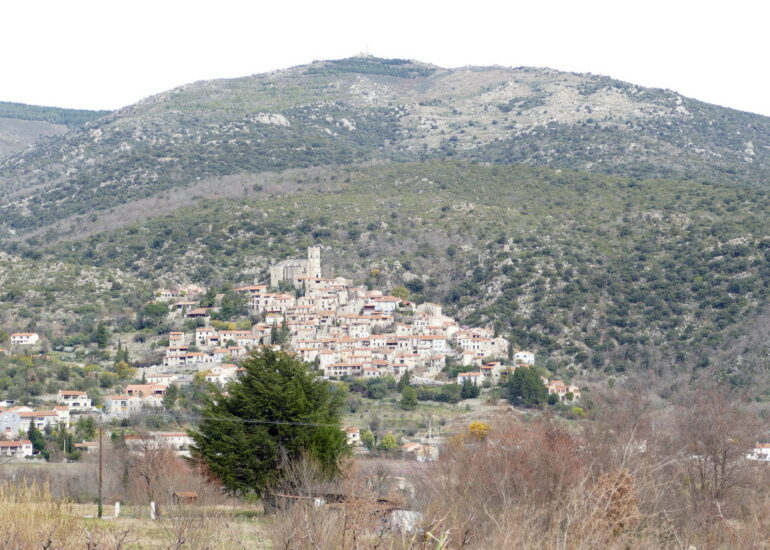 15. Le village fortifié de Eus
