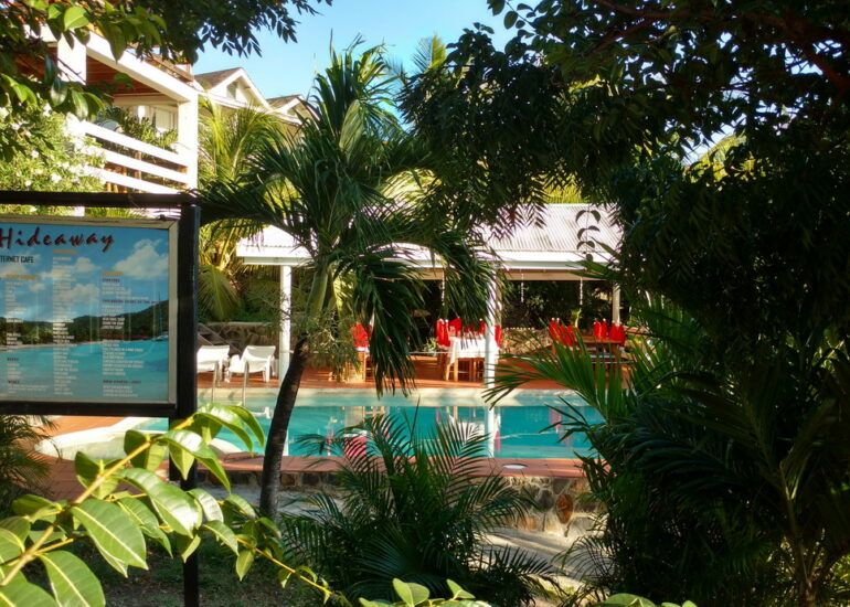 15. Mayreau, village de Tarzan, préparatifs de Noël sur les tables