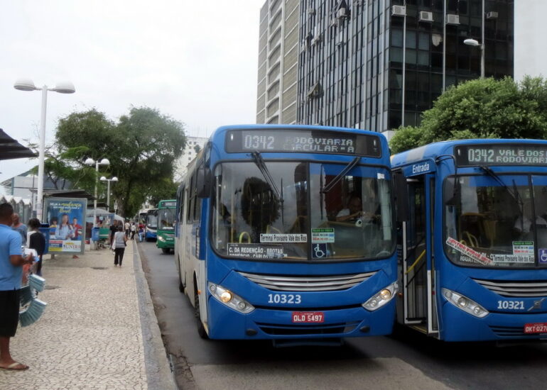 15. SdB, tous les bus s'arrêtent ici, mais on ne sait jamais où, à 100 m près