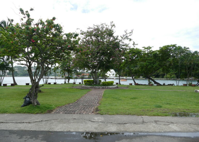16. Castries, bassin intérieur
