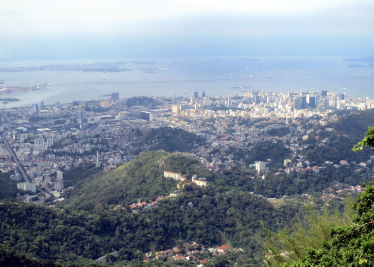 16. La ville et le pont de Niteroi vu du Corcovado