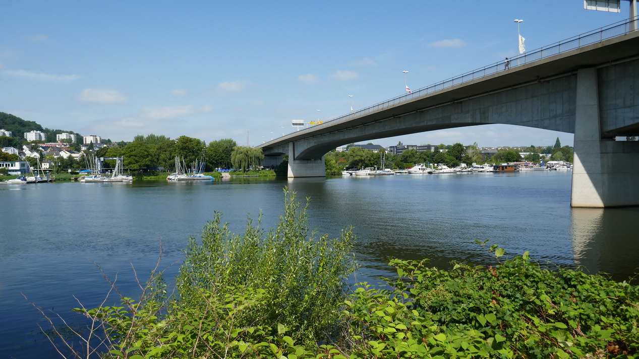 13. Le pont Kurt-Schuhmacher sur la Moselle