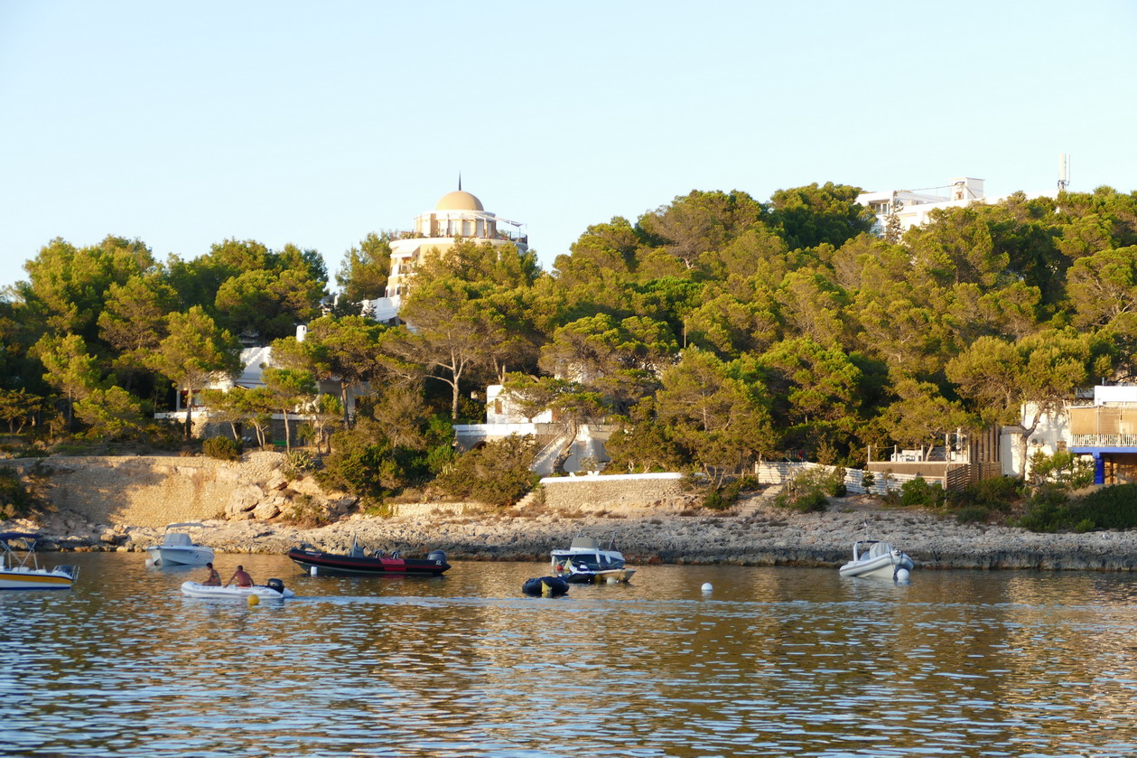 16. Portinatx au nord de l'île