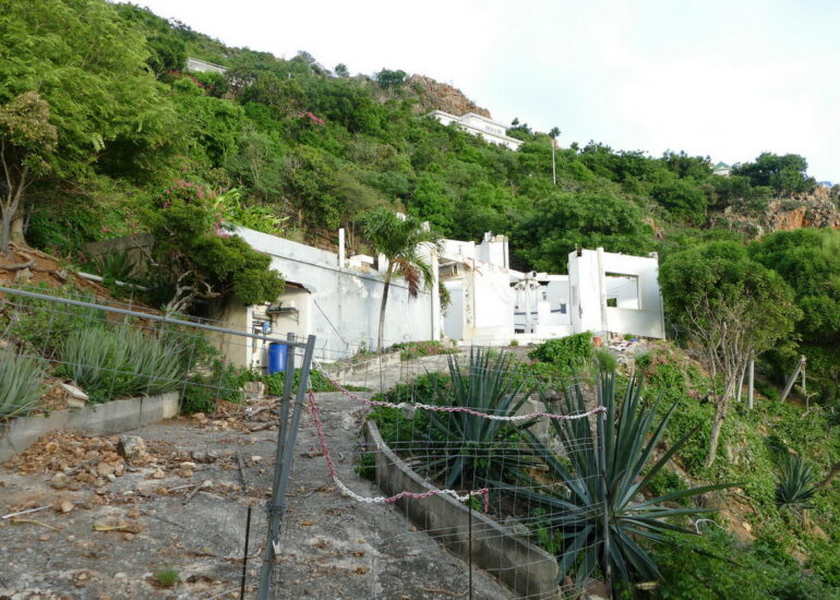 16. St Barth, le cyclone Irma a laissé quelques villas bien amochées