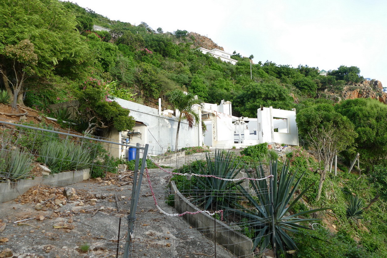 16. St Barth, le cyclone Irma a laissé quelques villas bien amochées