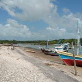 17. Le village de Bato Vento sur l'île de Maiao juste en face