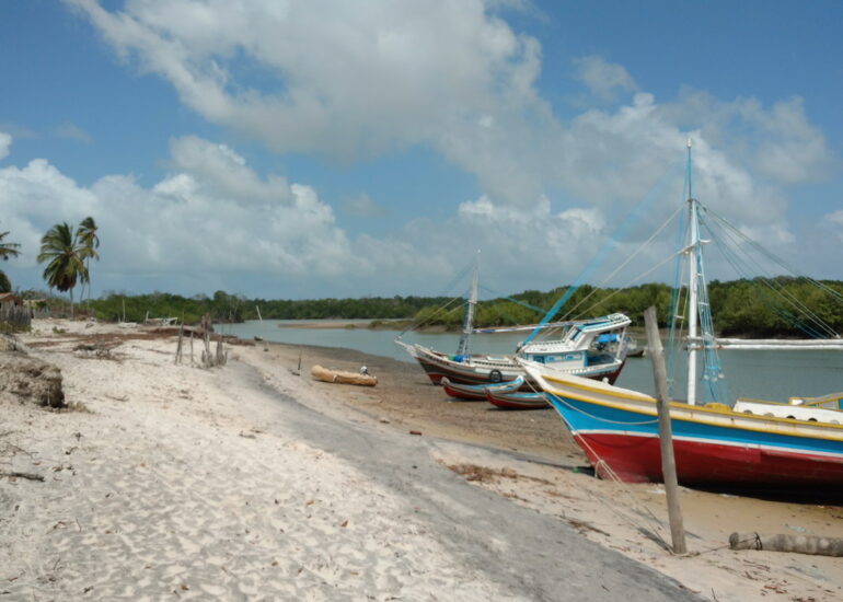 17. Le village de Bato Vento sur l'île de Maiao juste en face