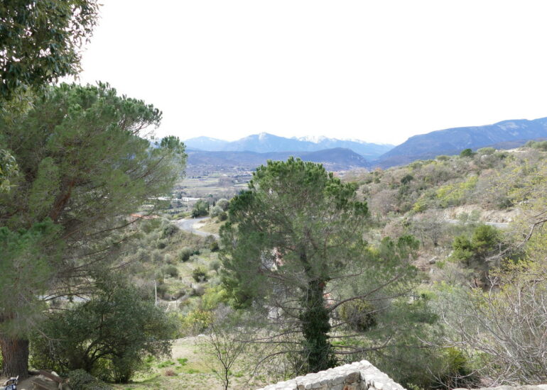 17. Le village fortifié de Eus