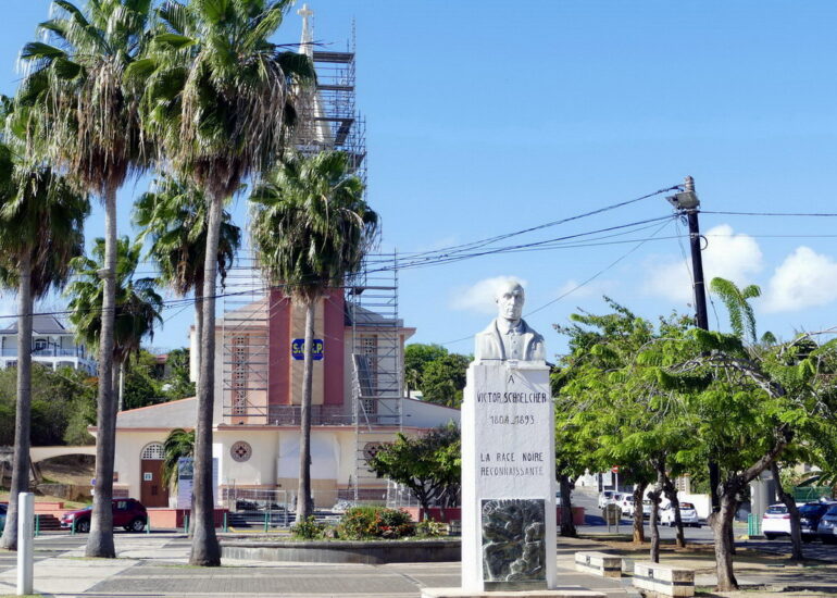 17. Ste Anne, la place Victor Schoelcher, l'Alsacien le plus célèbre des îles