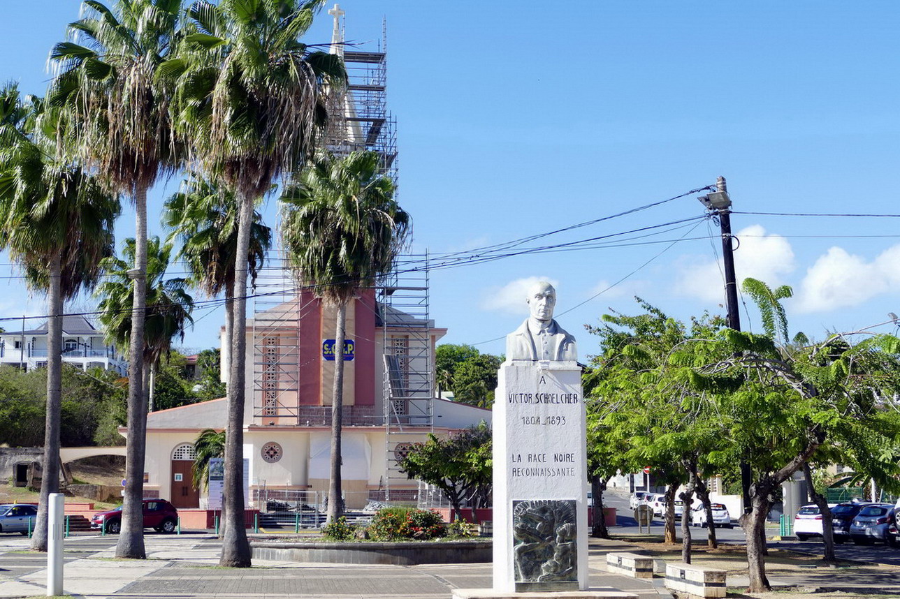 17. Ste Anne, la place Victor Schoelcher, l'Alsacien le plus célèbre des îles