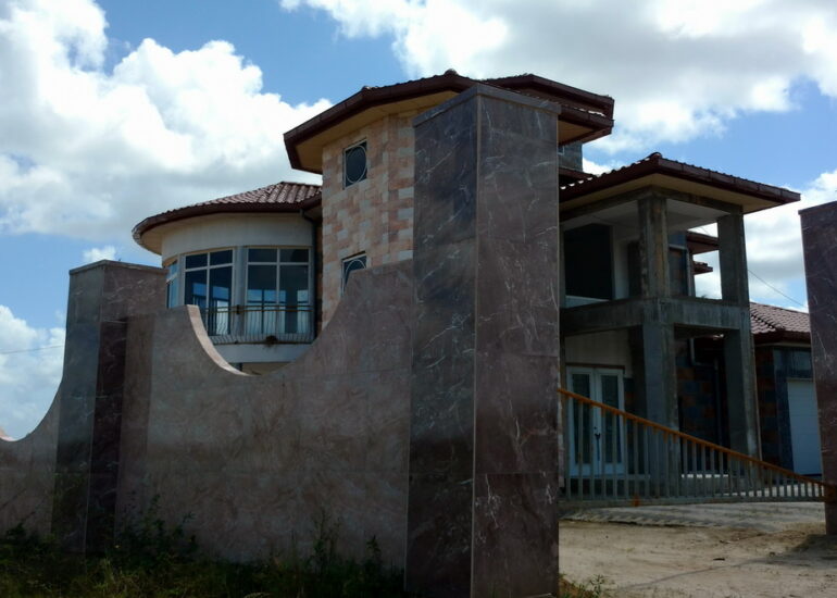 17. Une des nombreuses villas hollandaises sur le fleuve