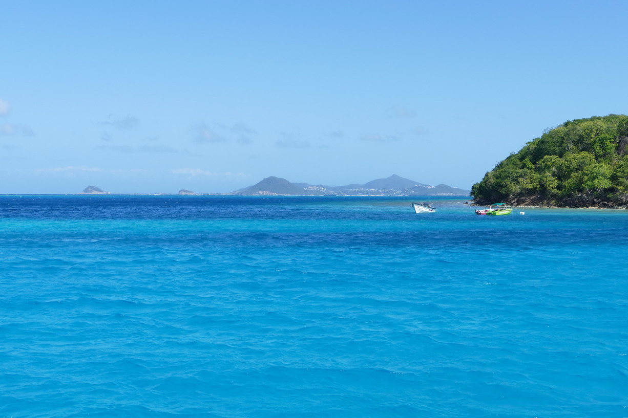 18. Les Tobago cays, vue sur l'île de Canouan