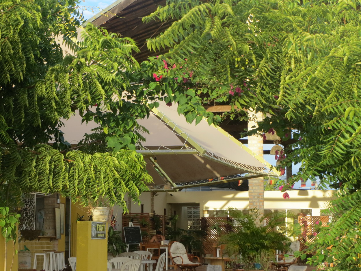 19. Le restaurant et le hall de réunion de la marina