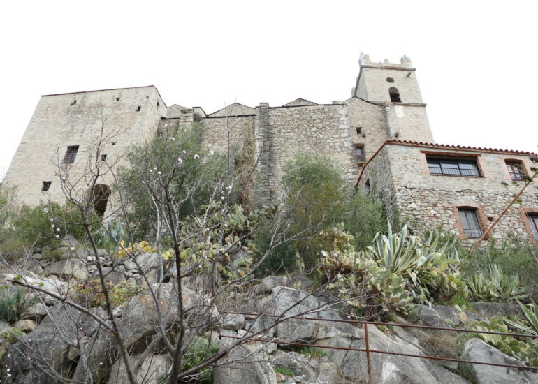 19. Le village fortifié de Eus