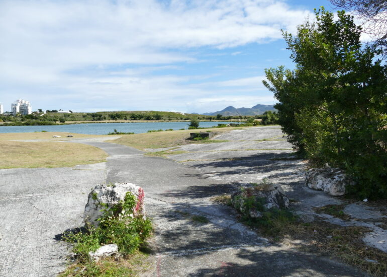20. Sint Maarten, le pont autoroutier qui traverse le lagon