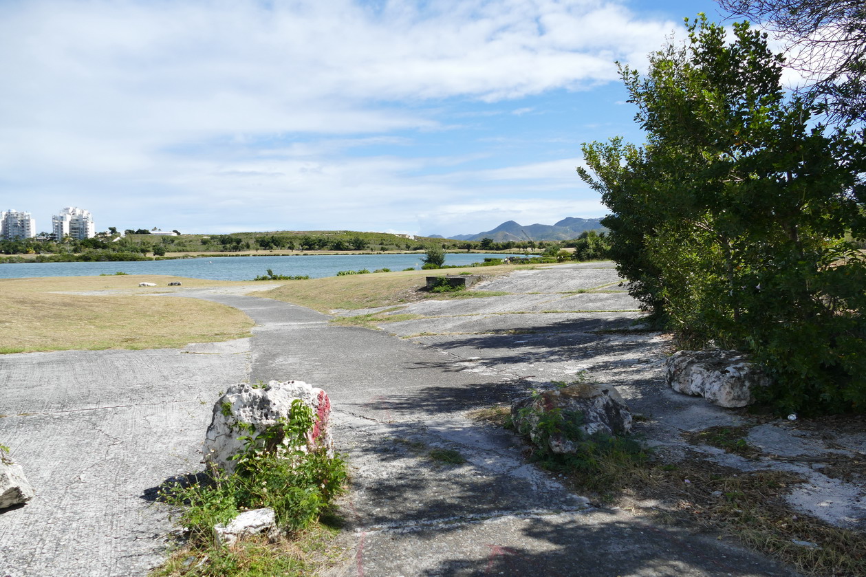 20. Sint Maarten, le pont autoroutier qui traverse le lagon