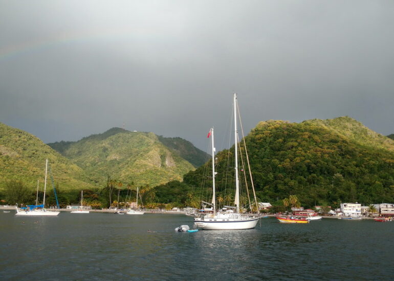 2. La Grande anse d’Arlet, arc-en-ciel après les grains