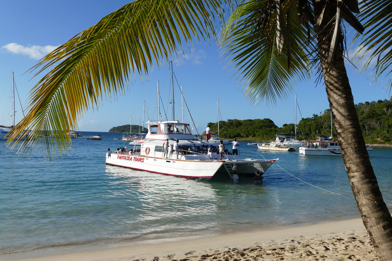 20. Mayreau, Salt whistle bay, les touristes dominicaux rembarquent