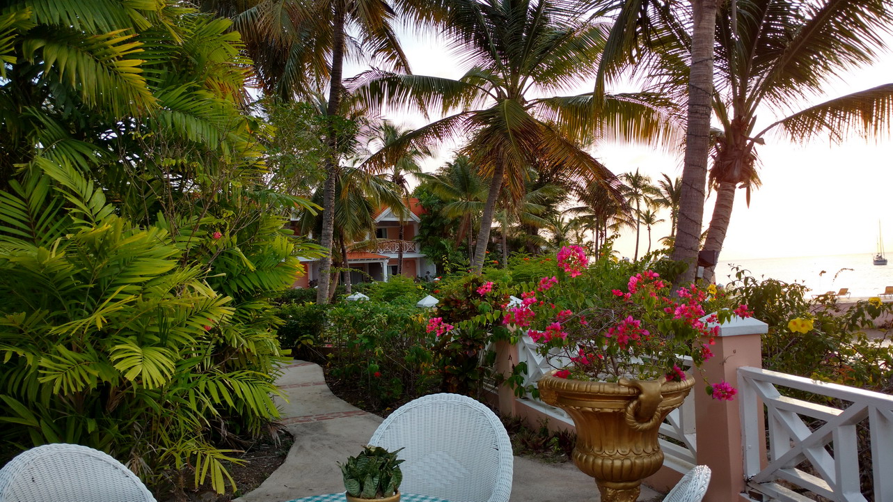 21. Coco reef, le resort en face de notre mouillage