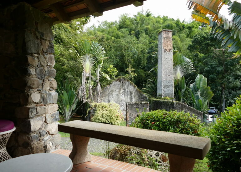 21. La Pagerie, domaine des Tascher ; la sucrerie où la canne était transformée