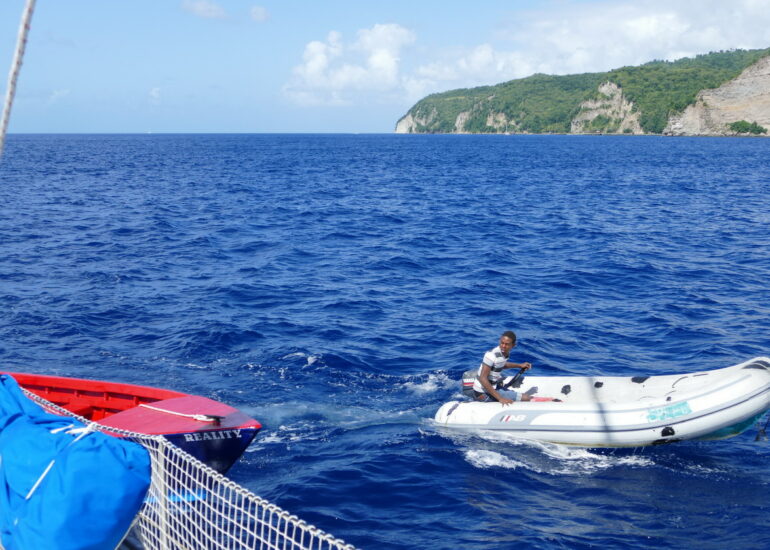 21. Les boat boys viennent chercher leurs clients très loin au large et ça donne parfois lieu à des explications houleuses...