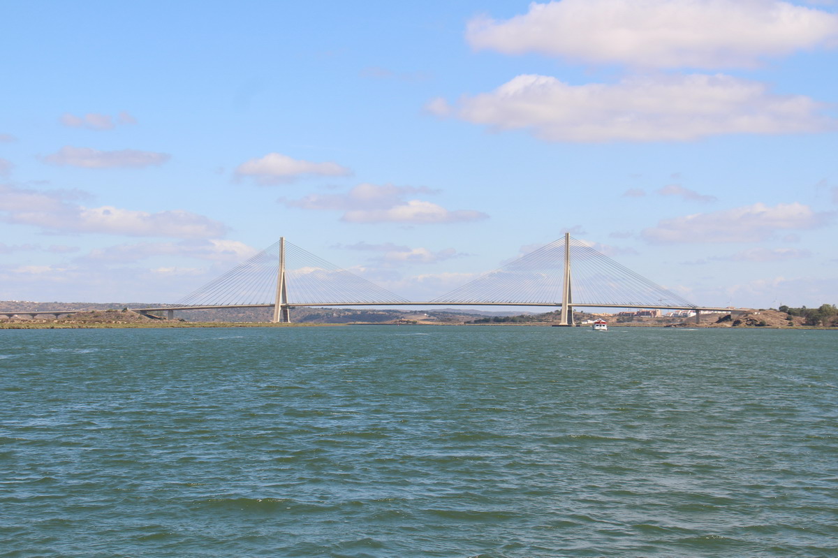 21. Pont sur le Guadiana, frontière entre le Portugal et l'Espagne