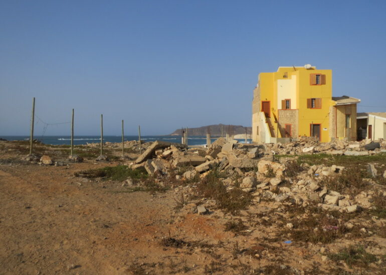 21. Sal Rei, entre chantier et abandon