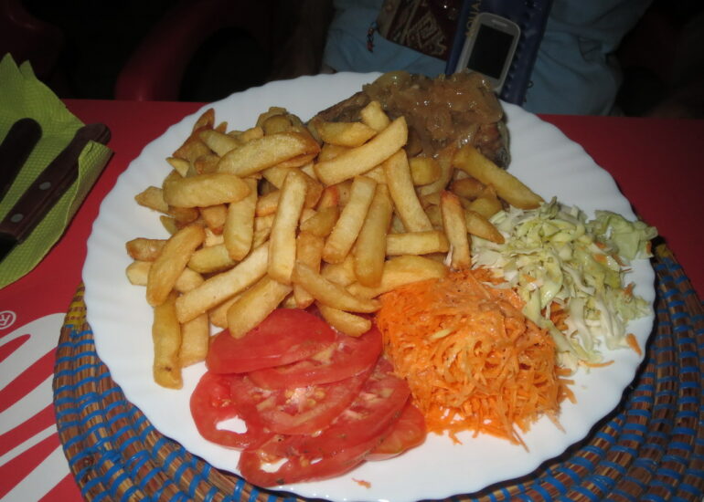 21. Steak de thon avec accompagnement pour 6.50 €