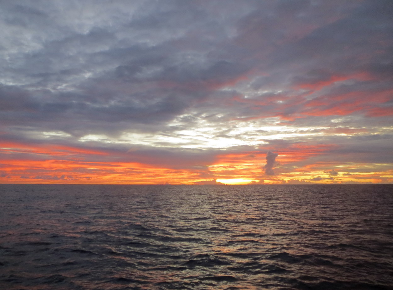 21. Sur l’océan, les couchers de soleil sont toujours un événement