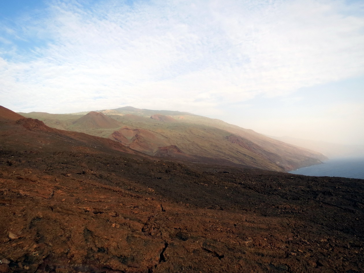 21. Terre volcanique descendant dans l’océan