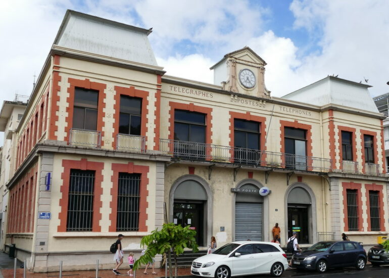 22 Fort-de-France ; la Grande poste