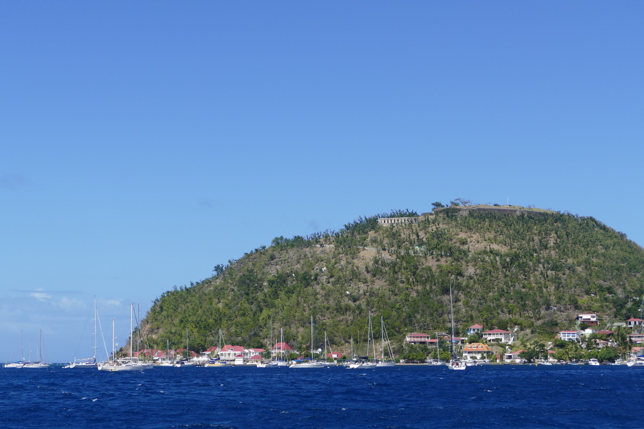 22. L'archipel des Saintes ; la colline du fort Napoléon