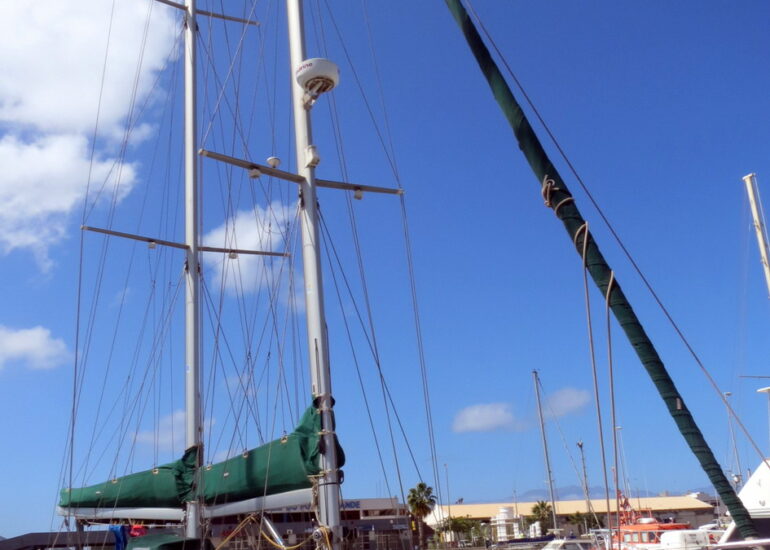 22. Laura, le bateau de notre ami Popeye, un citoyen suisse rencontré en 2011 à Lanzarote et implanté depuis à Mindelo