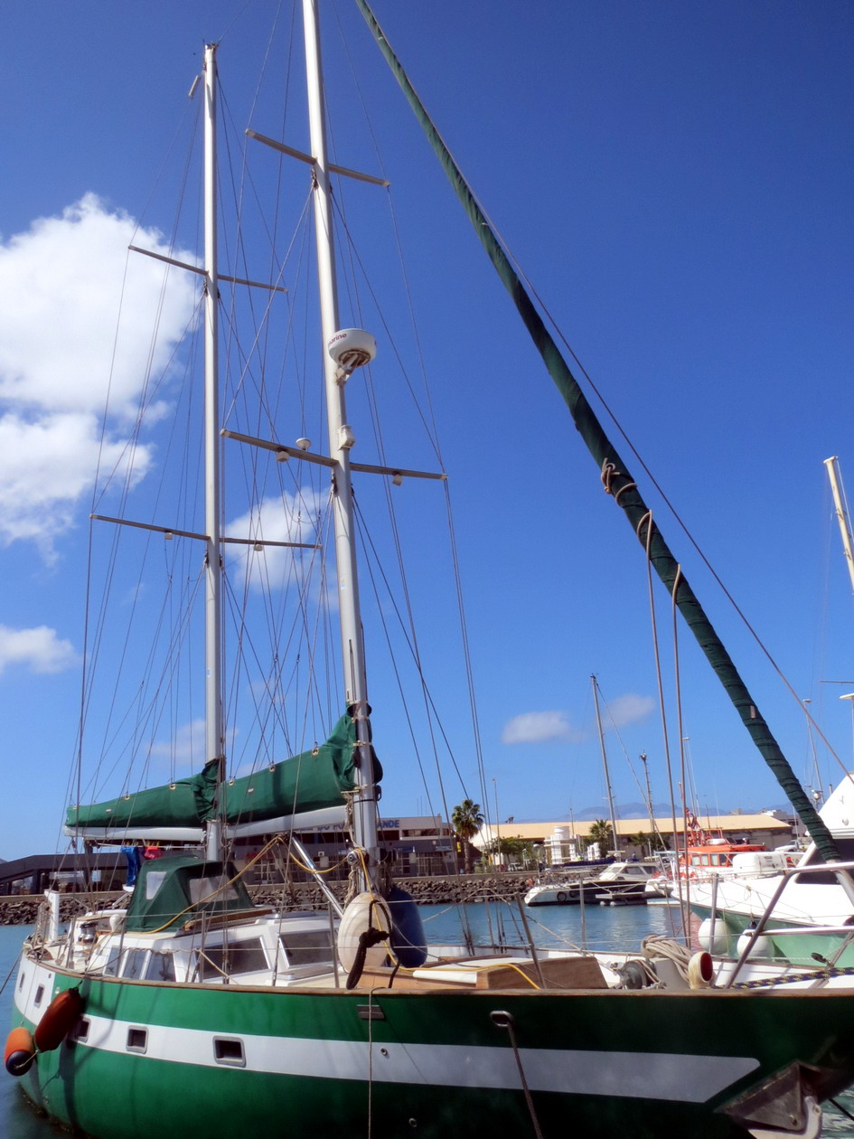 22. Laura, le bateau de notre ami Popeye, un citoyen suisse rencontré en 2011 à Lanzarote et implanté depuis à Mindelo