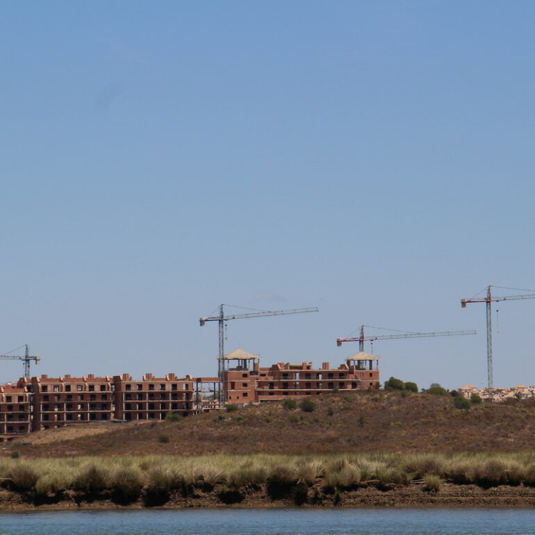 22. Le Guadiana, rive espagnole, des chantiers mais des clients devenus plus rares