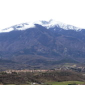 22. Le pic du Canigou vu du village fortifié de Eus