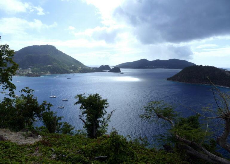 23. L'archipel des Saintes ; la Grande baie